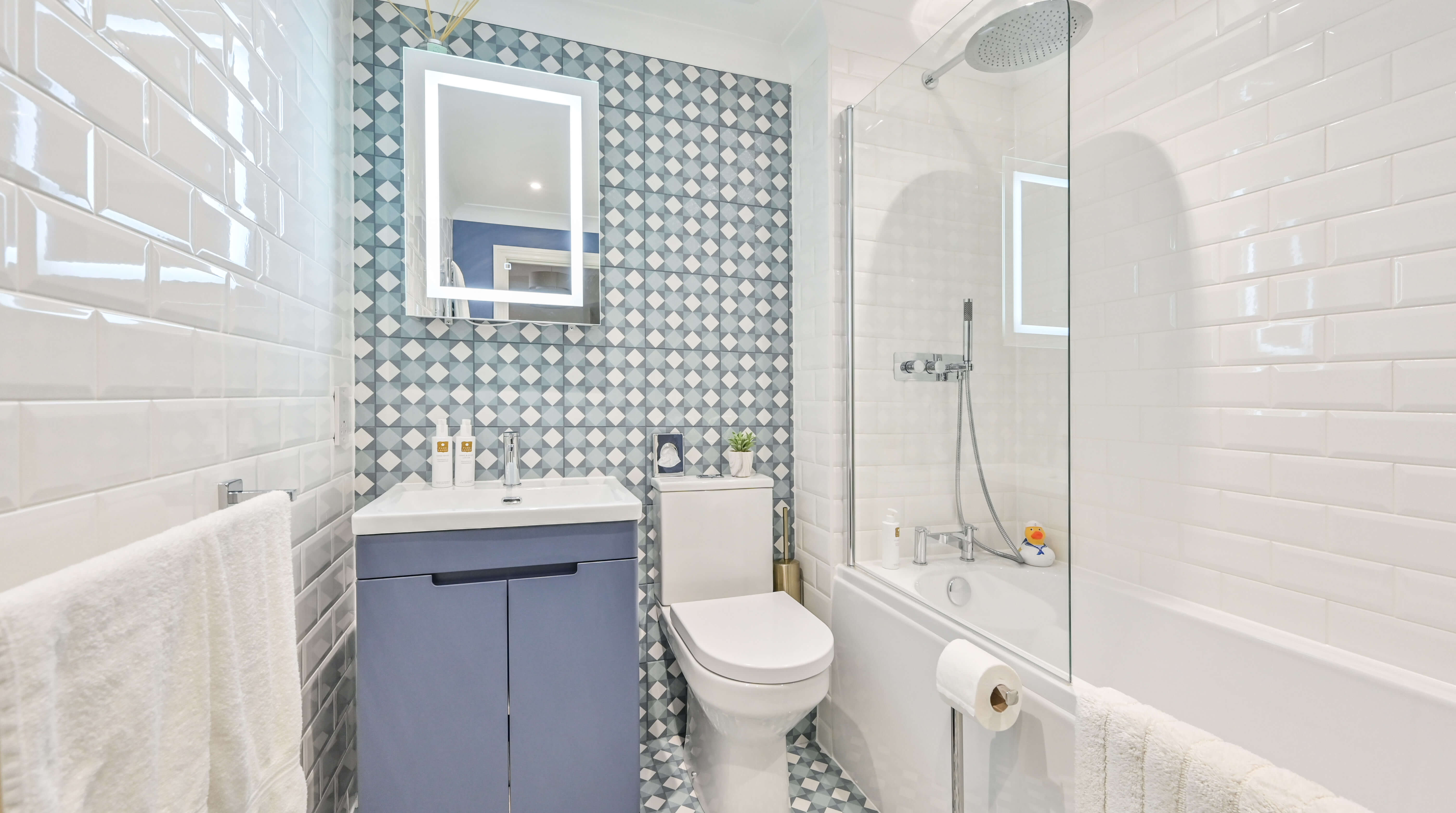 Family bathroom - Lisburne Place Luxury self catering accommodation in Torquay